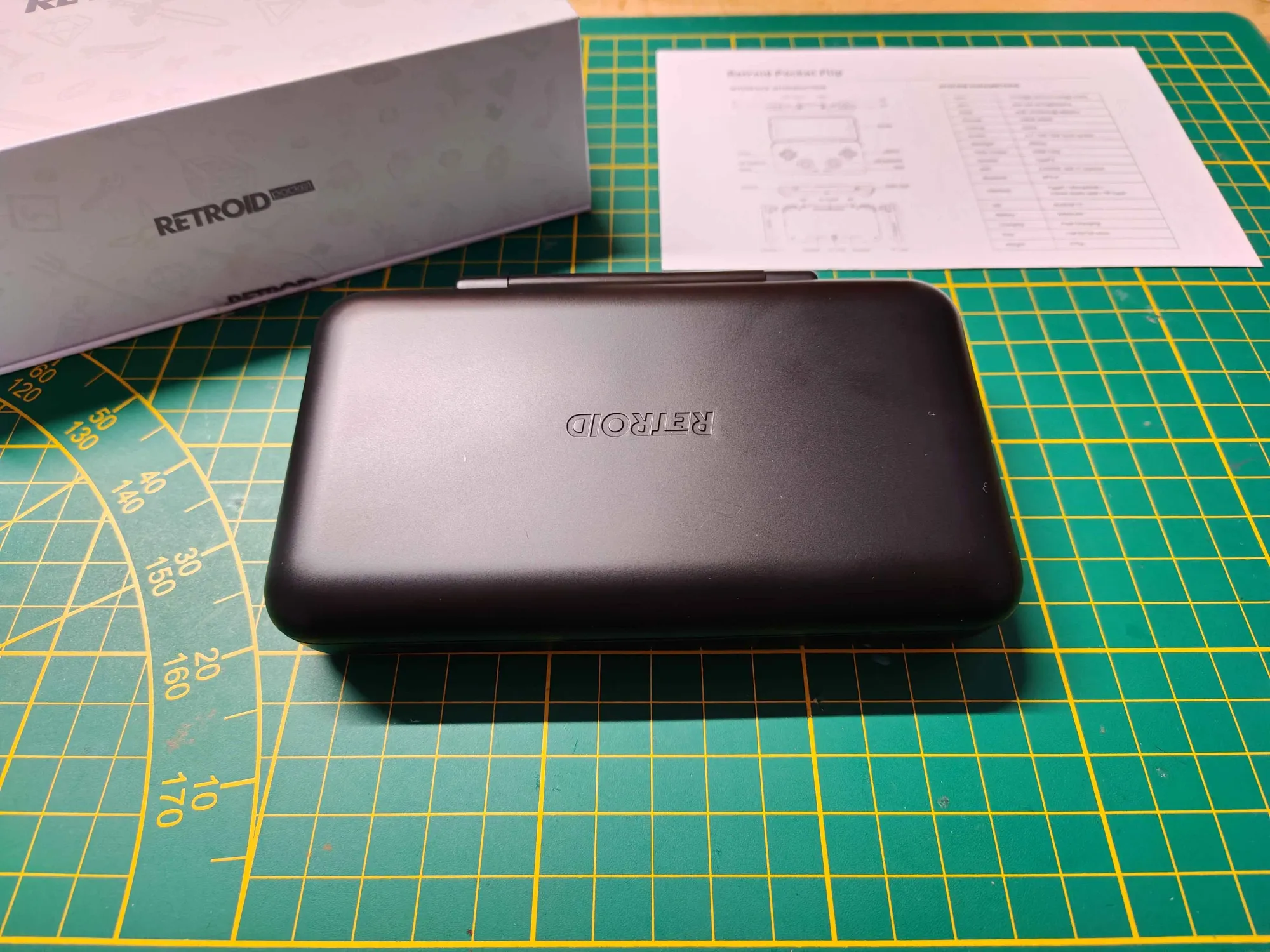 Retroid Pocket Flip ve zavřeném stavu.